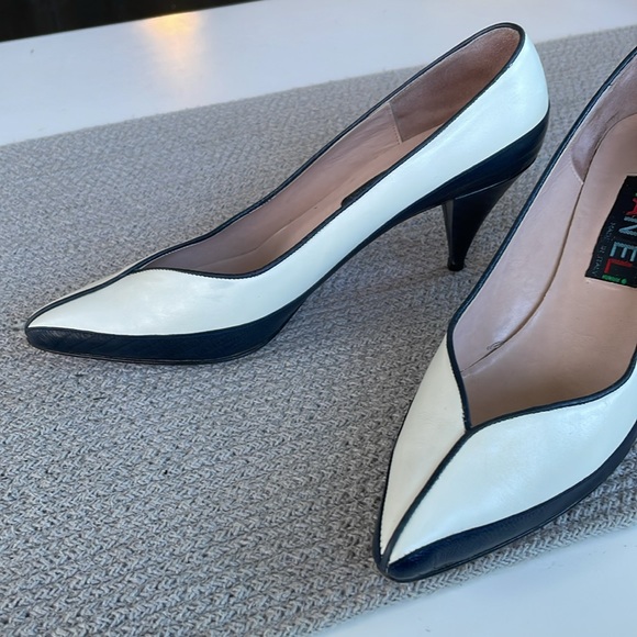 Vintage Van Eli Cream Leather Navy Snakeskin Pointed Toe Spectator Heels Sz 8.5N - Picture 4 of 9
